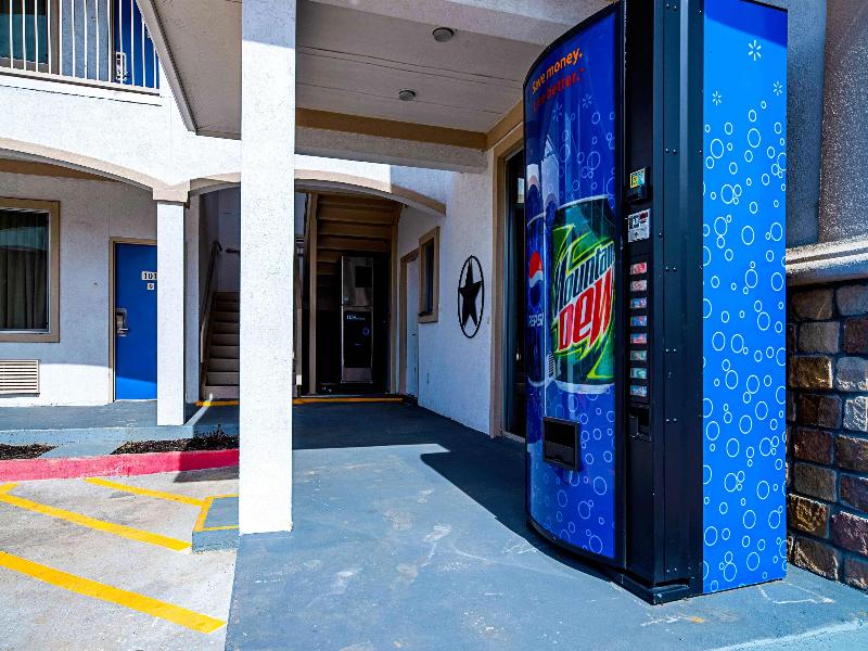 Motel 6 Rhome image