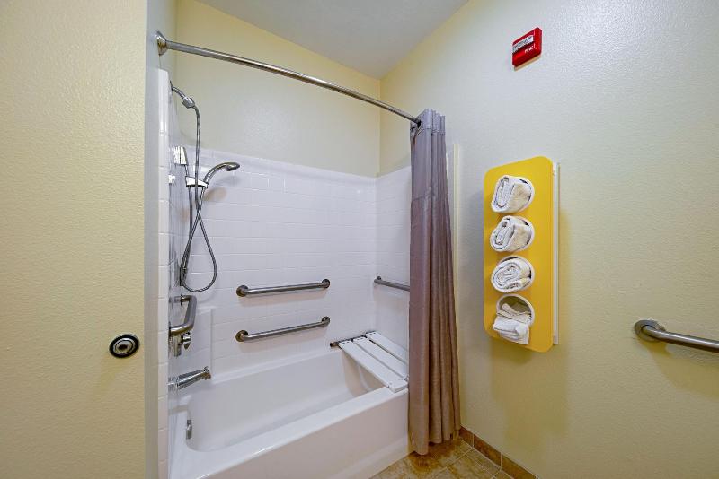 Motel 6 Rhome image