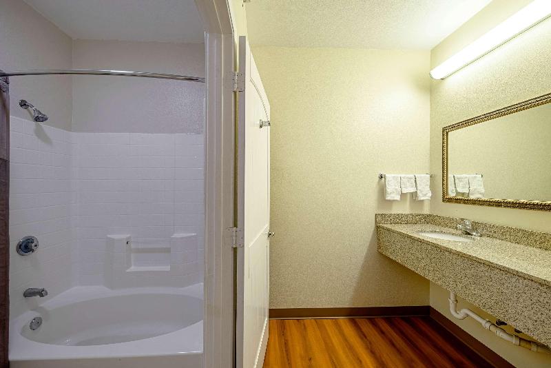 Motel 6 Rhome image