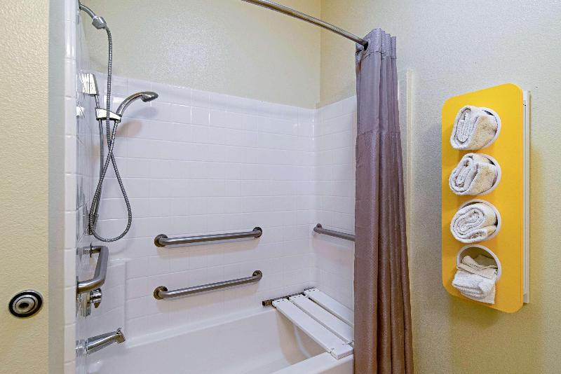Motel 6 Rhome image