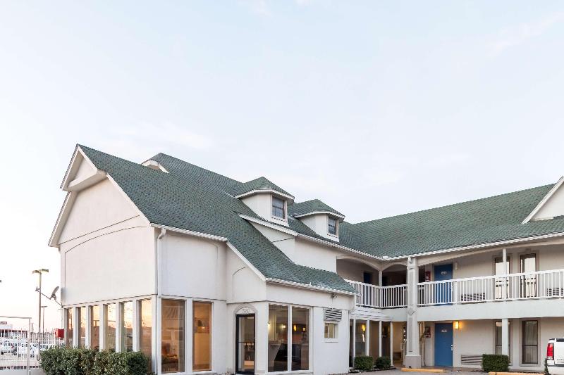 Motel 6 Fort Worth White Settlement image