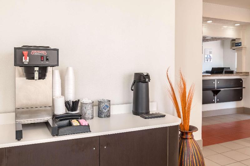 Motel 6 Fort Worth White Settlement image
