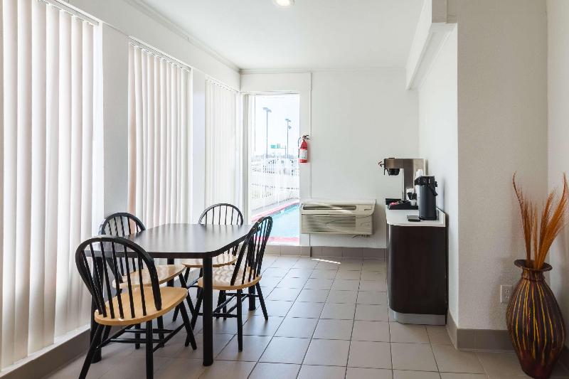 Motel 6 Fort Worth White Settlement image