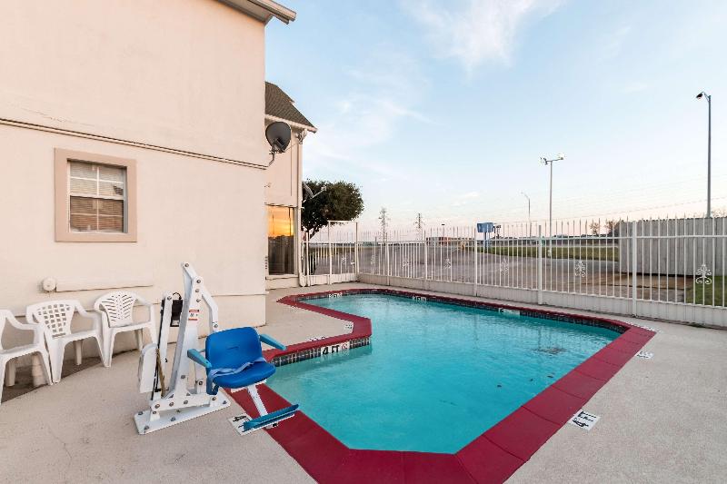 Motel 6 Fort Worth White Settlement image
