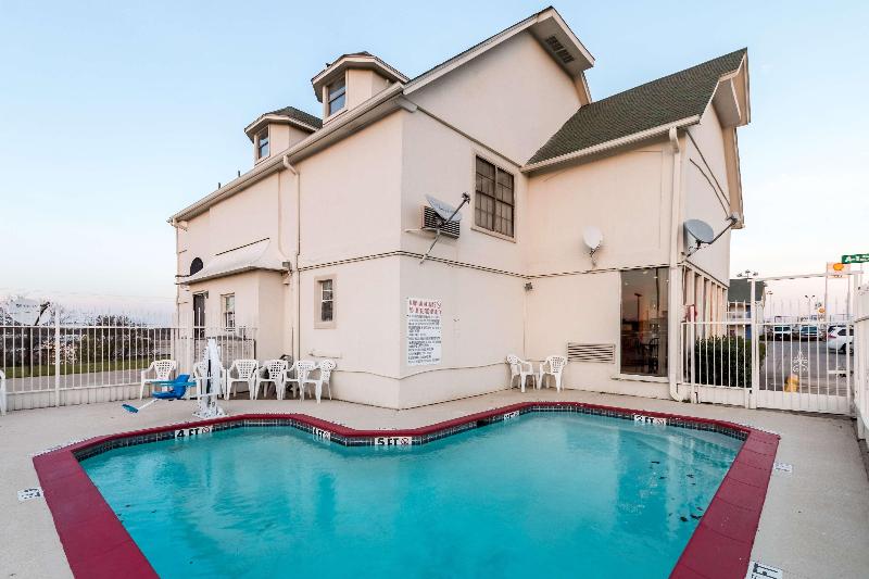 Motel 6 Fort Worth White Settlement image