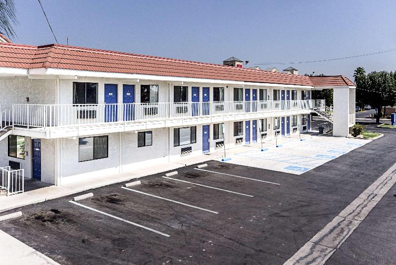Motel 6 Fresno image