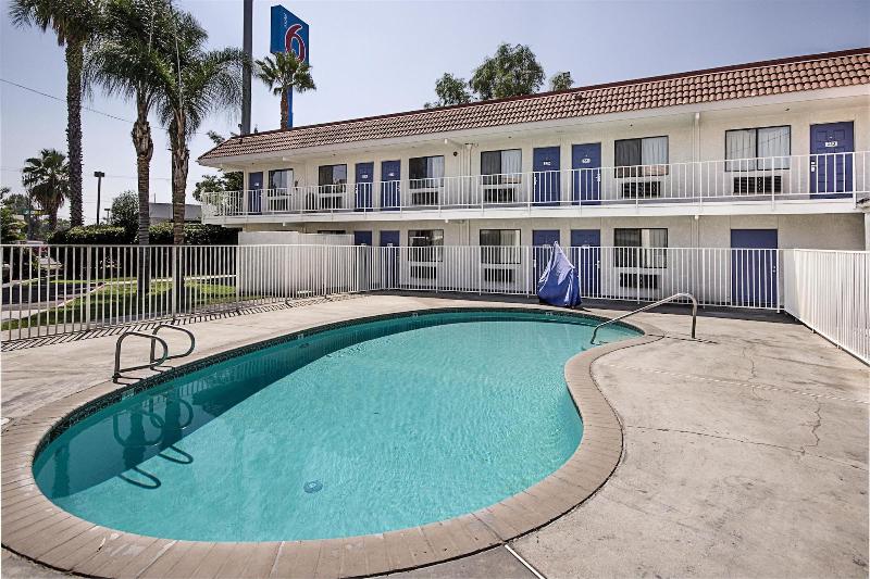 Motel 6 Fresno image