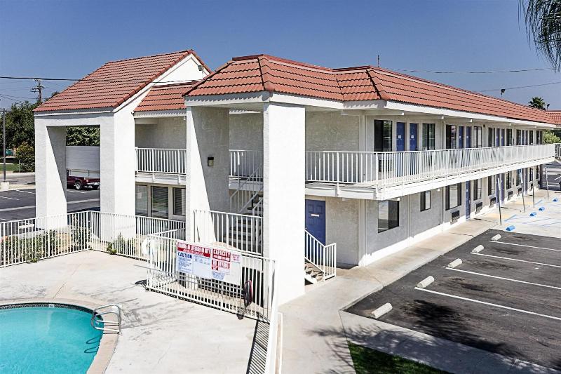 Motel 6 Fresno image