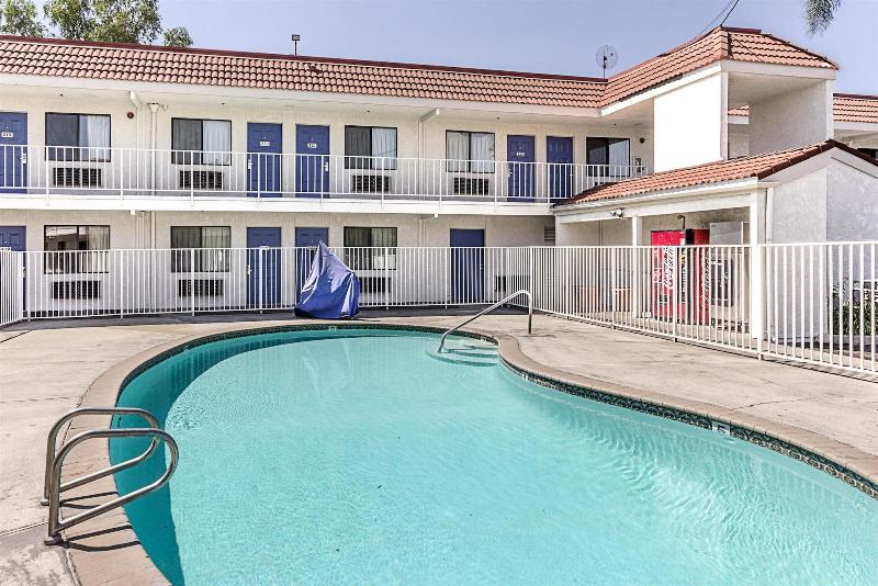 Motel 6 Fresno image