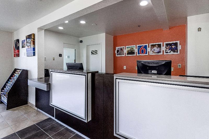Motel 6 Fresno image