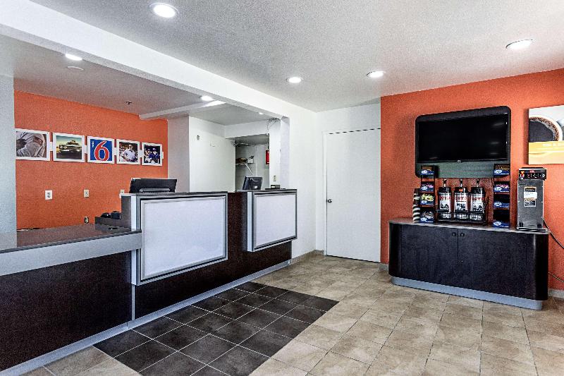 Motel 6 Fresno image