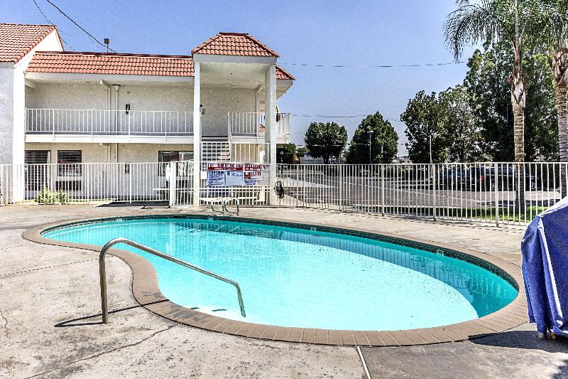 Motel 6 Fresno image