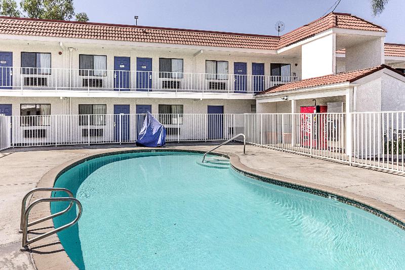 Motel 6 Fresno image