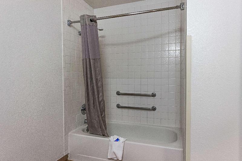 Motel 6 Fresno image