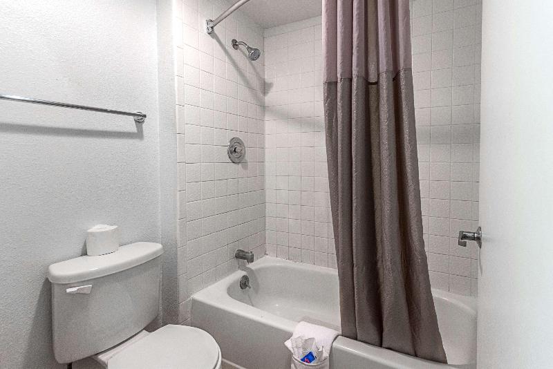 Motel 6 Fresno image