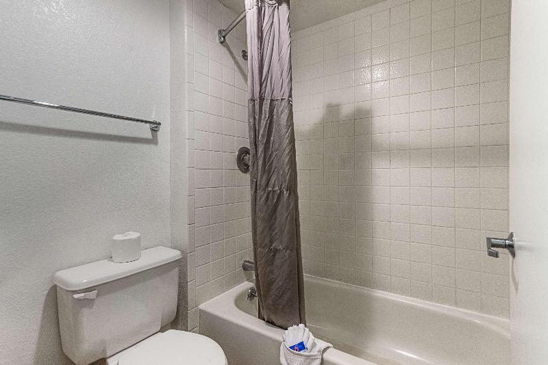 Motel 6 Fresno image