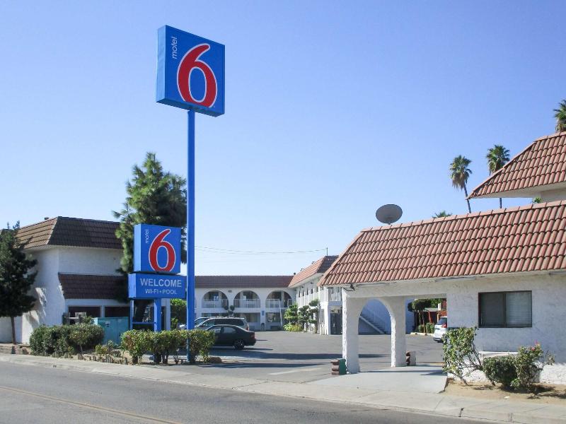 Motel 6 Fresno image