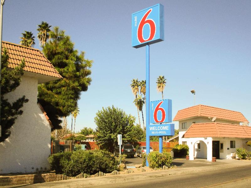Motel 6 Fresno image