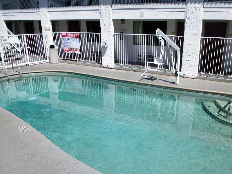 Motel 6 Fresno image