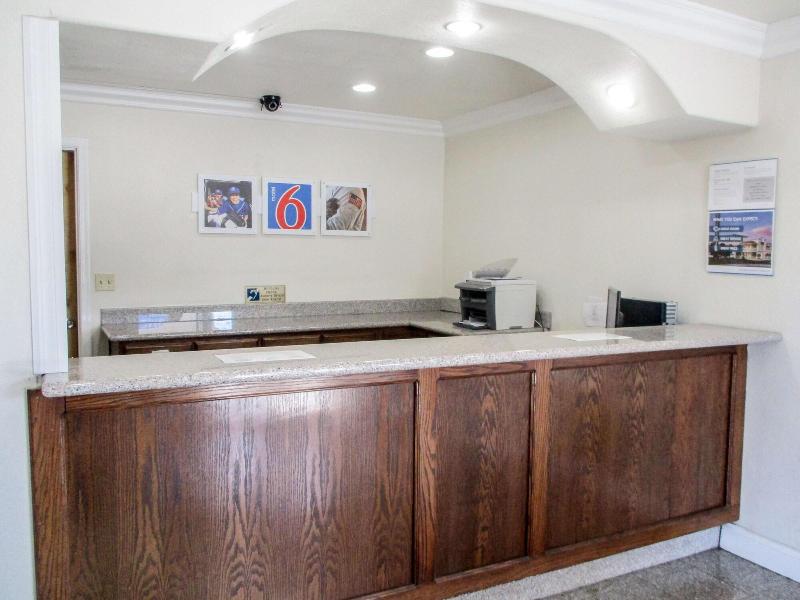 Motel 6 Fresno image