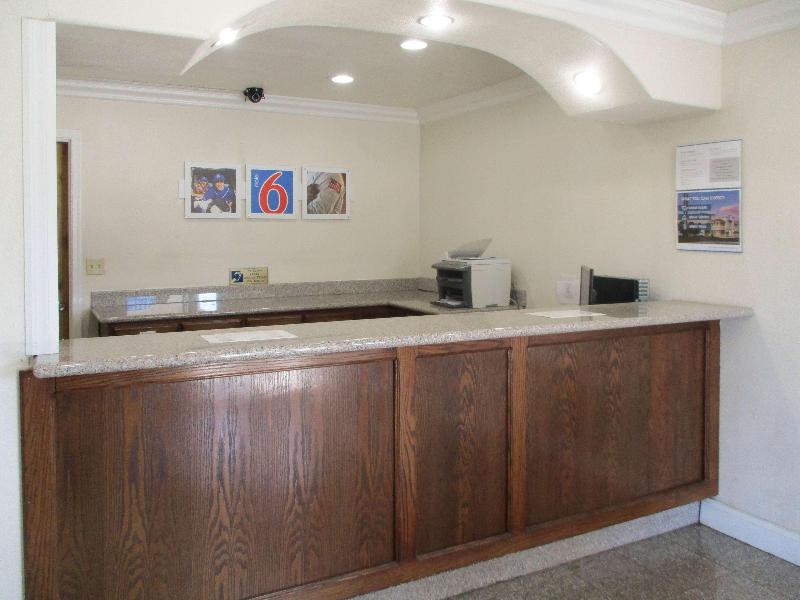 Motel 6 Fresno image