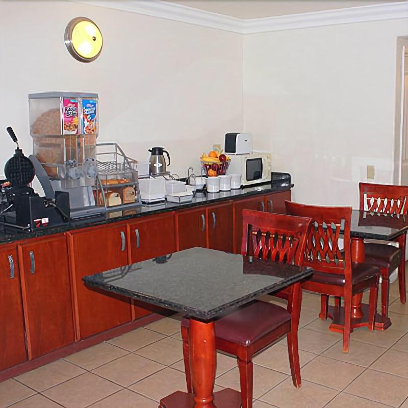 Motel 6 Fresno image