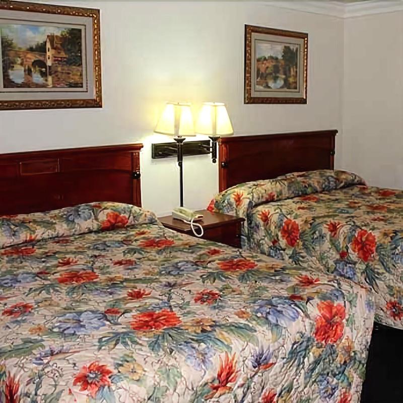 Motel 6 Fresno image