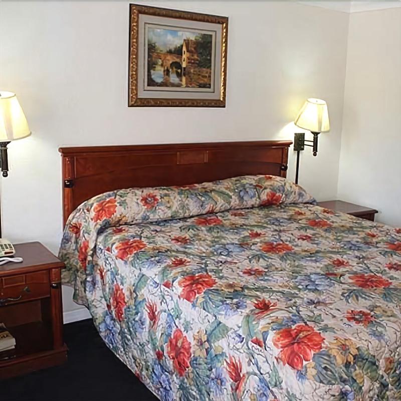 Motel 6 Fresno image