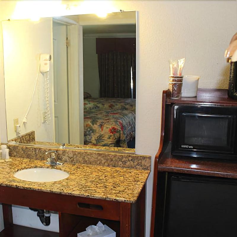 Motel 6 Fresno image