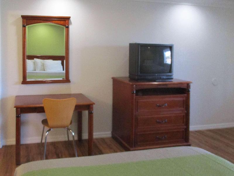 Motel 6 Fresno image