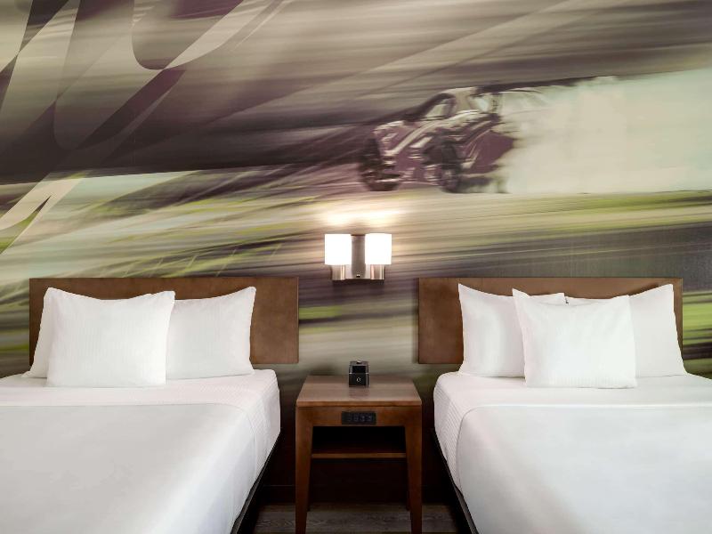 La Quinta Inn Suites By Wyndham Braselton image