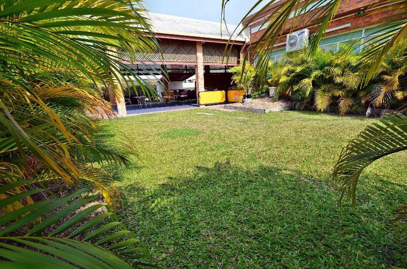 Lees Hotel Ingham — general view