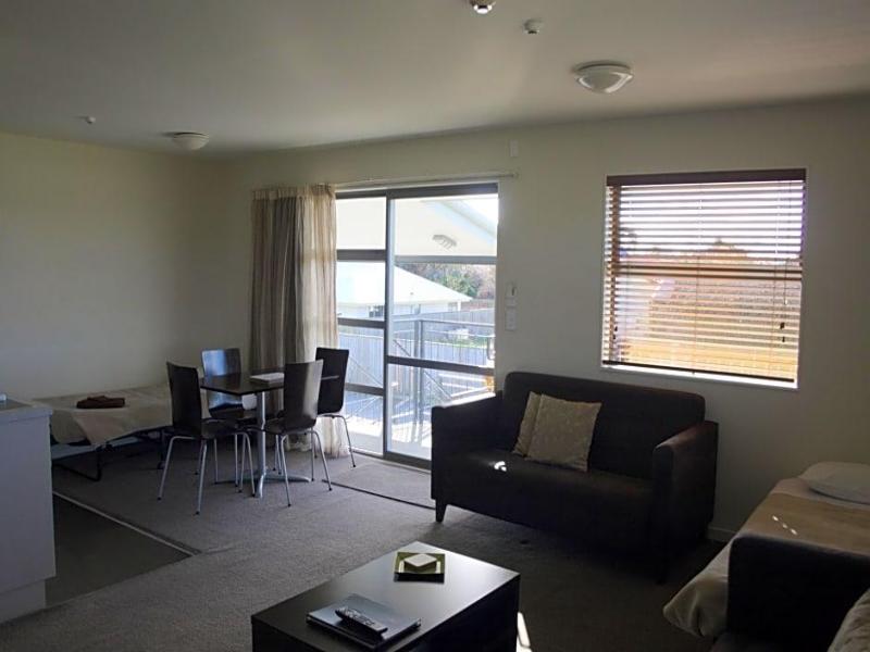 Pegasus Gateway Motels And Apartments image