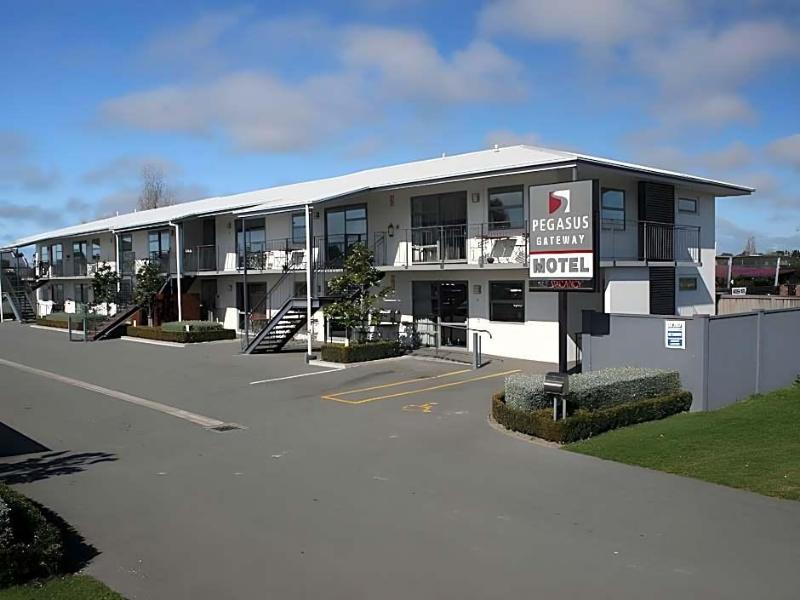 Pegasus Gateway Motels And Apartments image