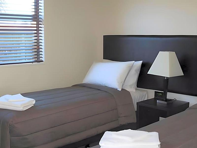Pegasus Gateway Motels And Apartments image