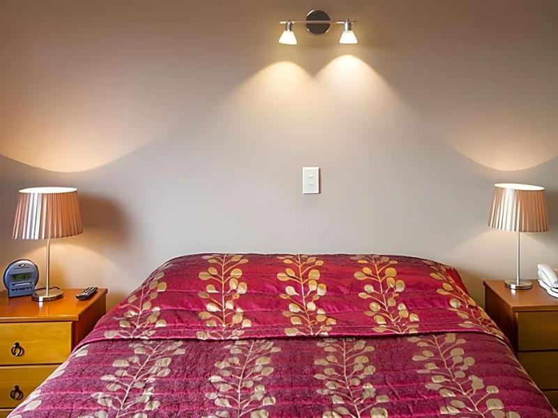 Phoenix Motels image