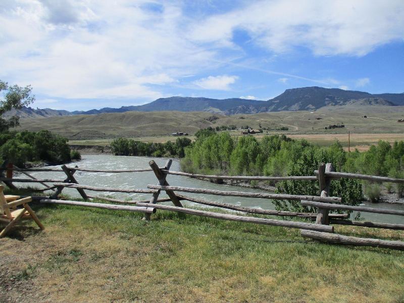 Yellowstone Valley Inn image