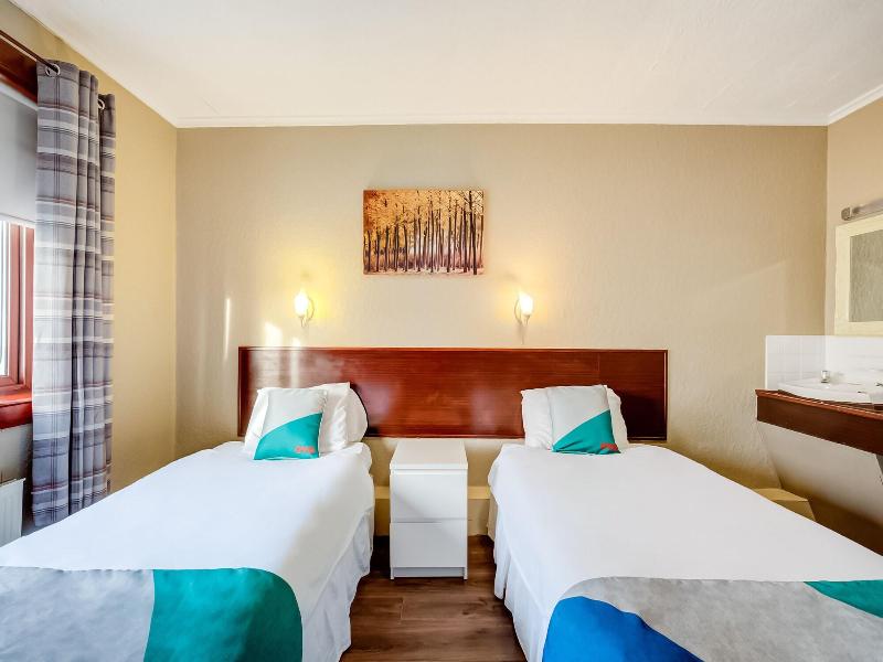Lomond Park Hotel    image