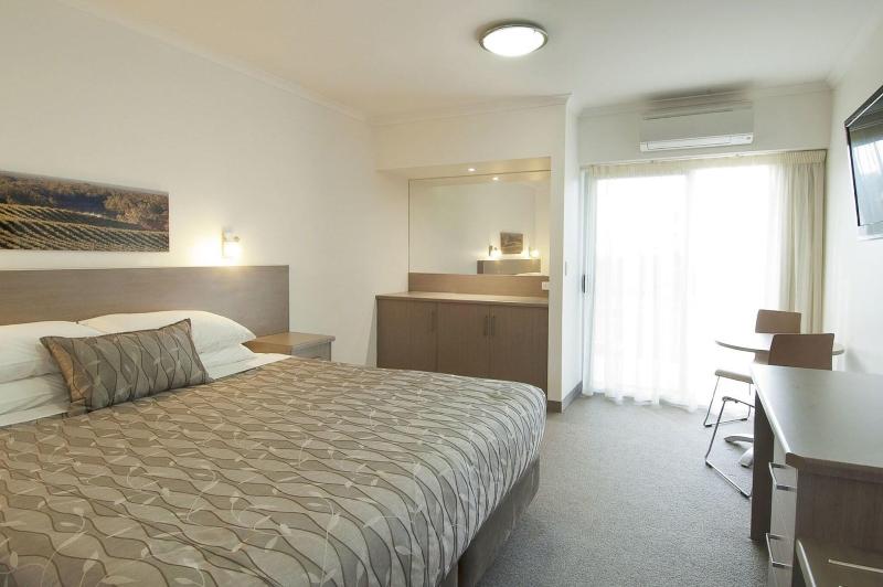Loxton Community Hotel Motel image