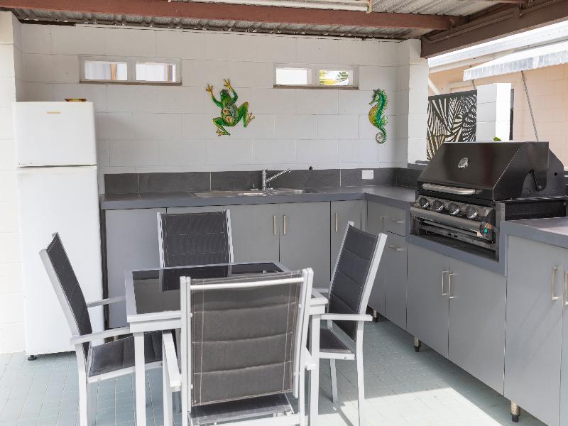 Palm View Holiday Apartments — general view
