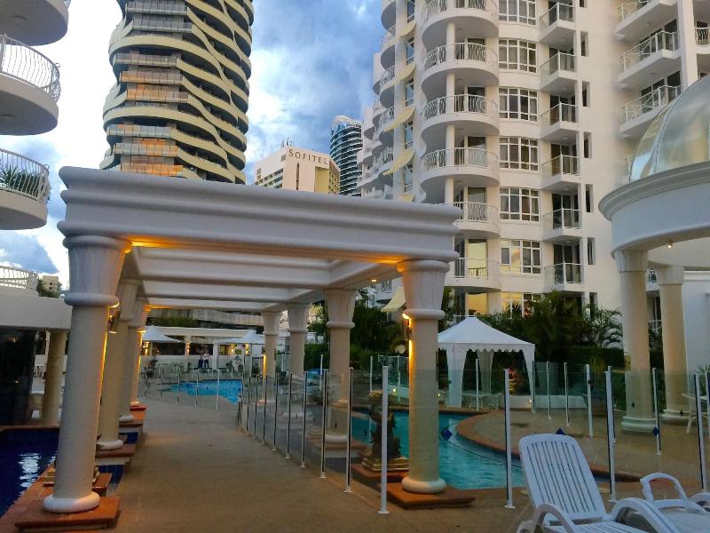 Broadbeach Holiday Apartments image