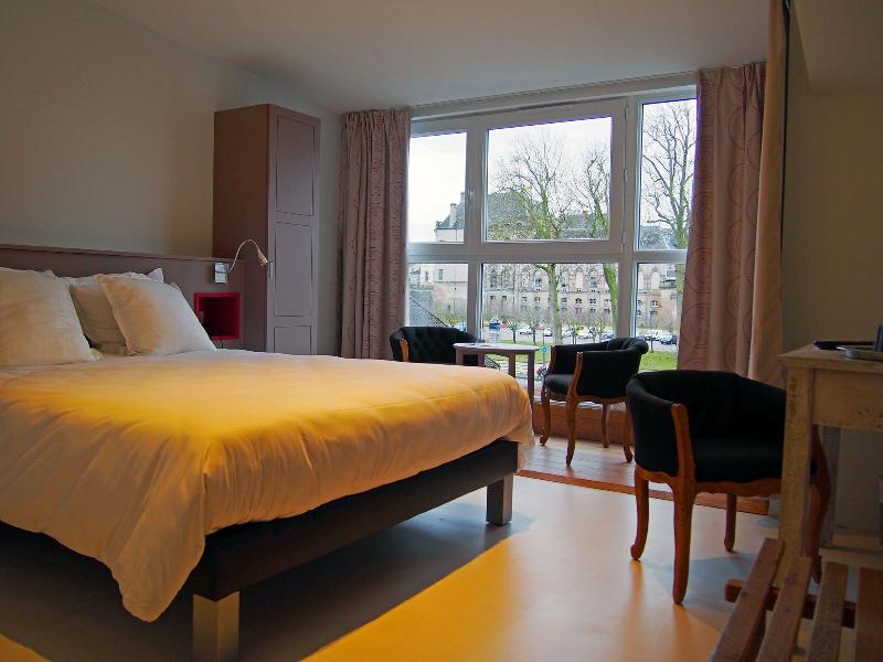 Logis Hôtel Les Pages Rest. Le Petit Comptoir image