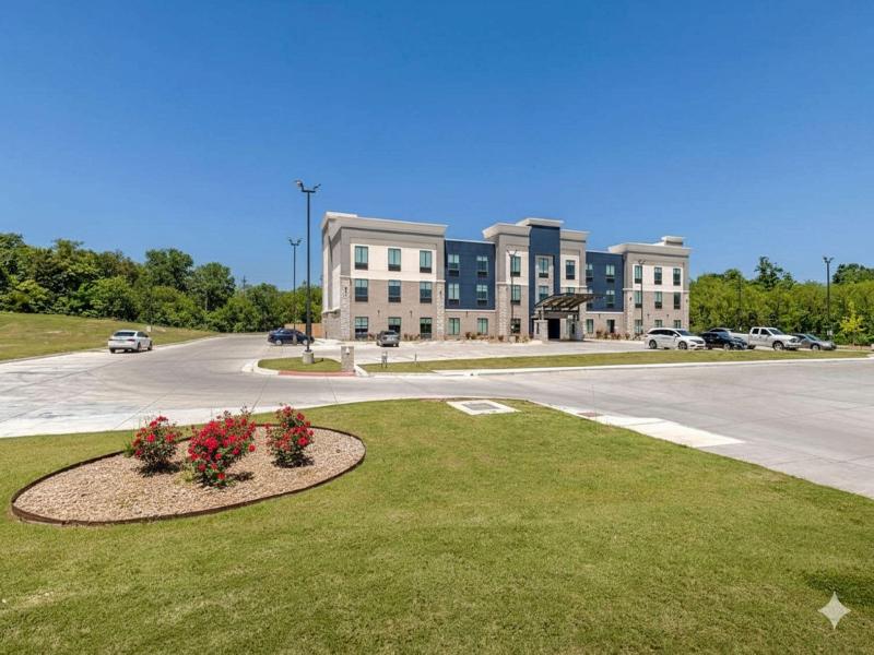 Holiday Inn Exprs & Sui Choctaw-Oklahoma City East image