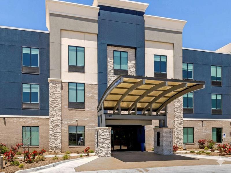 Holiday Inn Exprs & Sui Choctaw-Oklahoma City East image 1