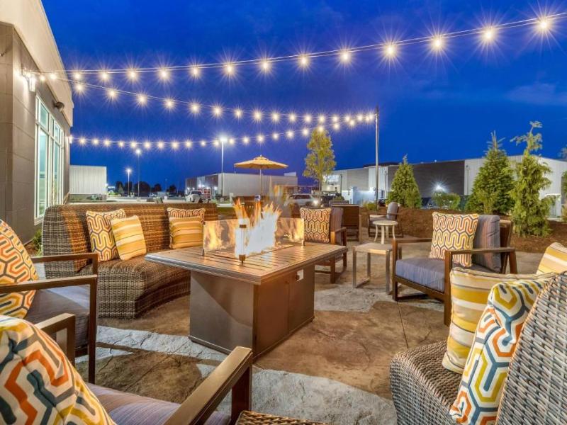 Holiday Inn Express Bettendorf Davenport NE by IHG image
