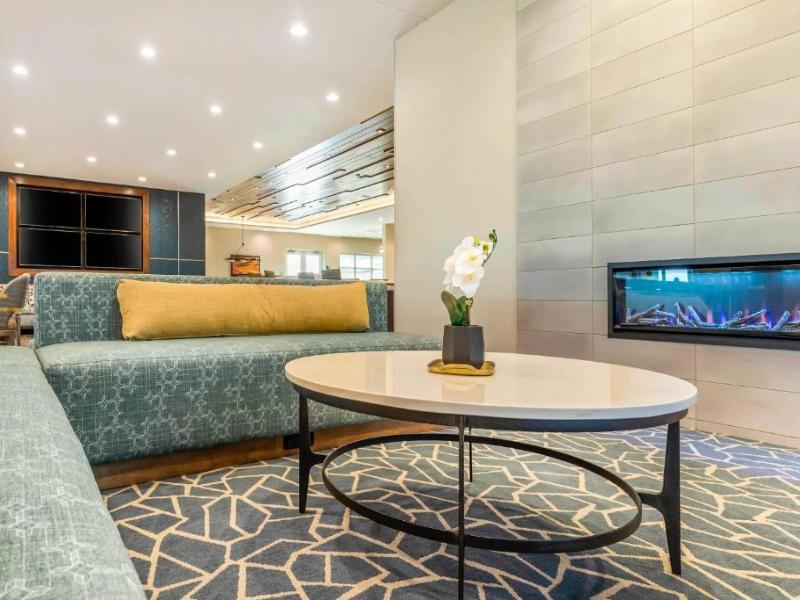 Holiday Inn Express Bettendorf Davenport NE by IHG image