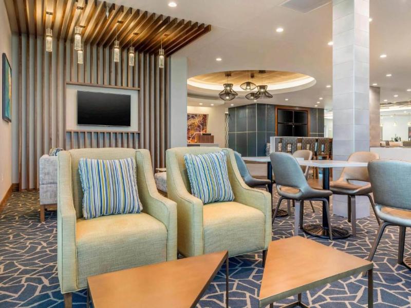 Holiday Inn Express Bettendorf Davenport NE by IHG image