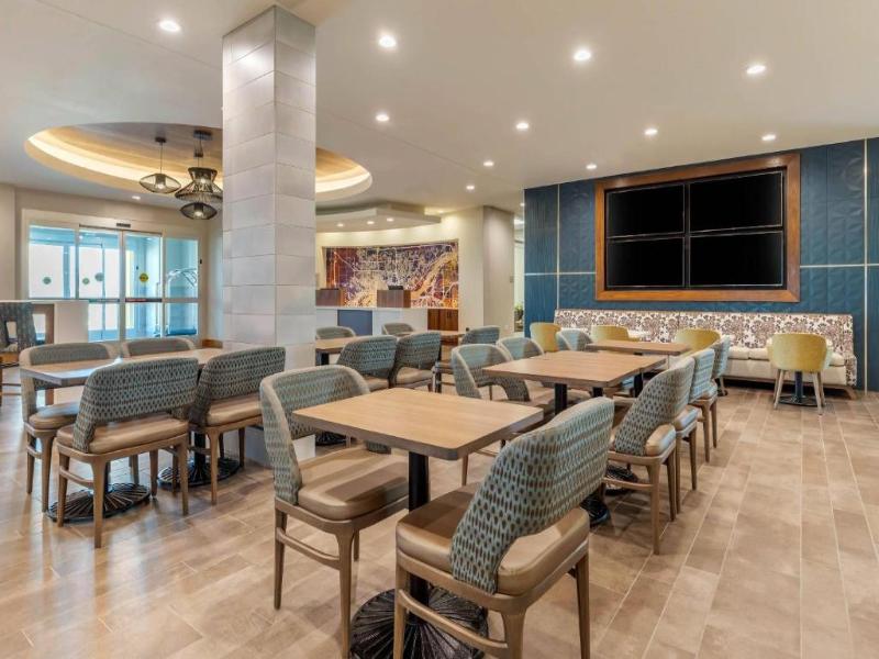 Holiday Inn Express Bettendorf Davenport NE by IHG image