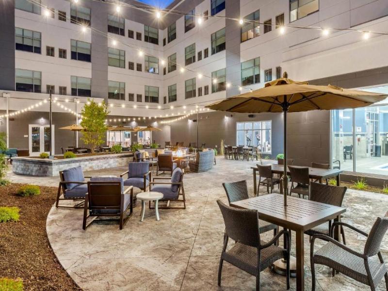 Holiday Inn Express Bettendorf Davenport NE by IHG image