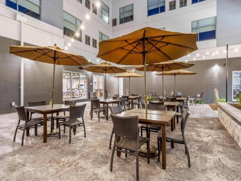 Holiday Inn Express Bettendorf Davenport NE by IHG image